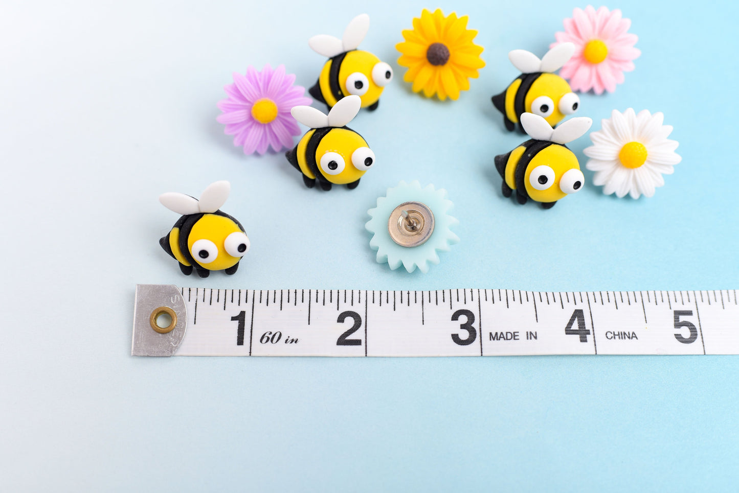 Daisy Flower and Bee Magnets or Push Pins- Set of 10